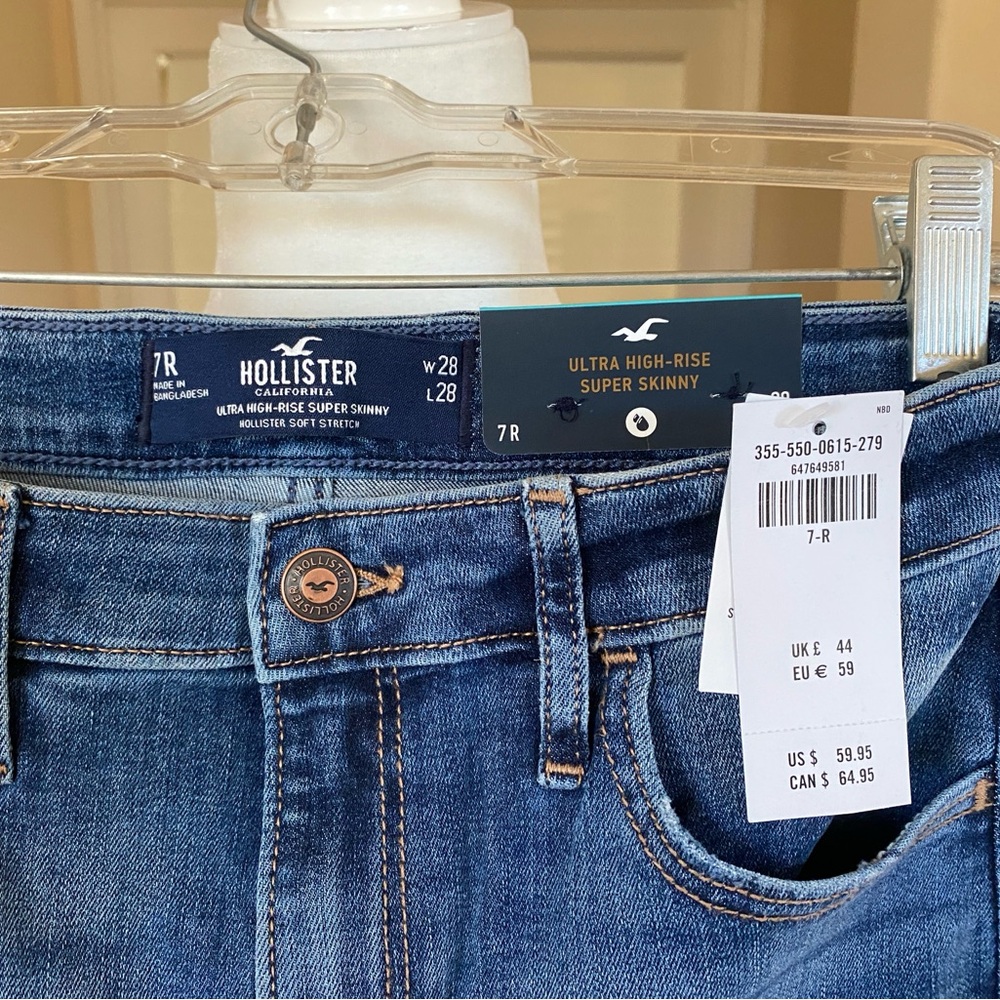NWT Hollister Women's Distressed Denim Ultra High-Rise Super-Skinny Jeans